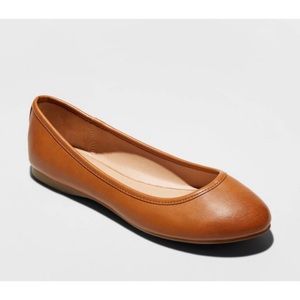 universal thread / cognac flats